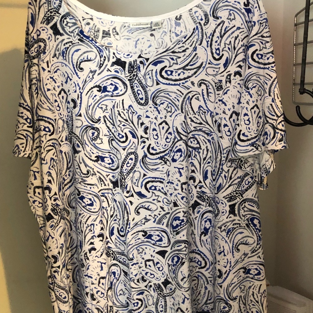 Shirt with stripped bottom